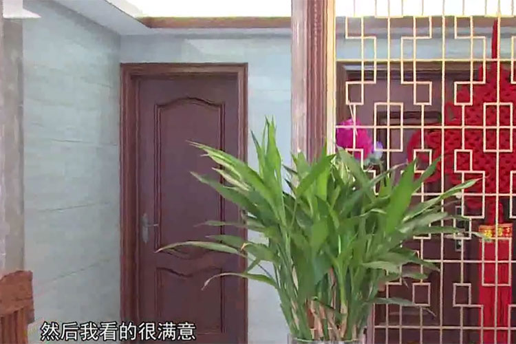 南京景楓法蘭谷業(yè)主談裝修感受：首先要感謝紅牛公司汪總他們，然后要感謝這個設(shè)計師啊，項目經(jīng)理啊，和參加我這個裝潢我這個房子的工作人員，我很感謝他們，謝謝他們，裝的很漂亮。