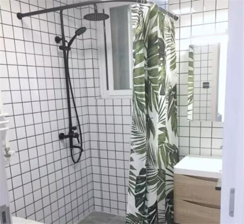 衛(wèi)生間干濕分離用浴簾好嗎？花1分鐘了解一下