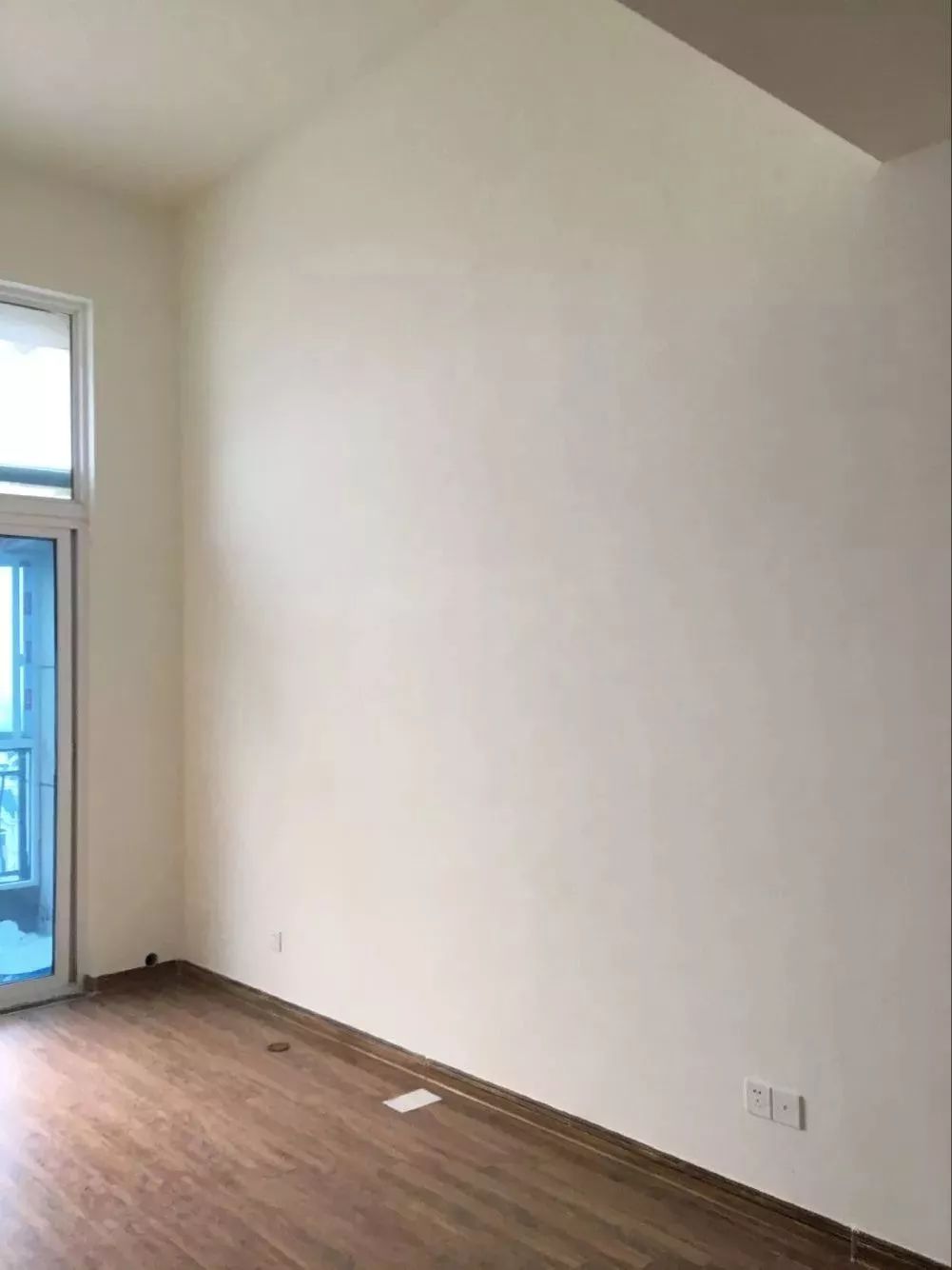 南京140平精裝房拆了重裝，改造出溫馨簡美風之家！07客廳改造前
