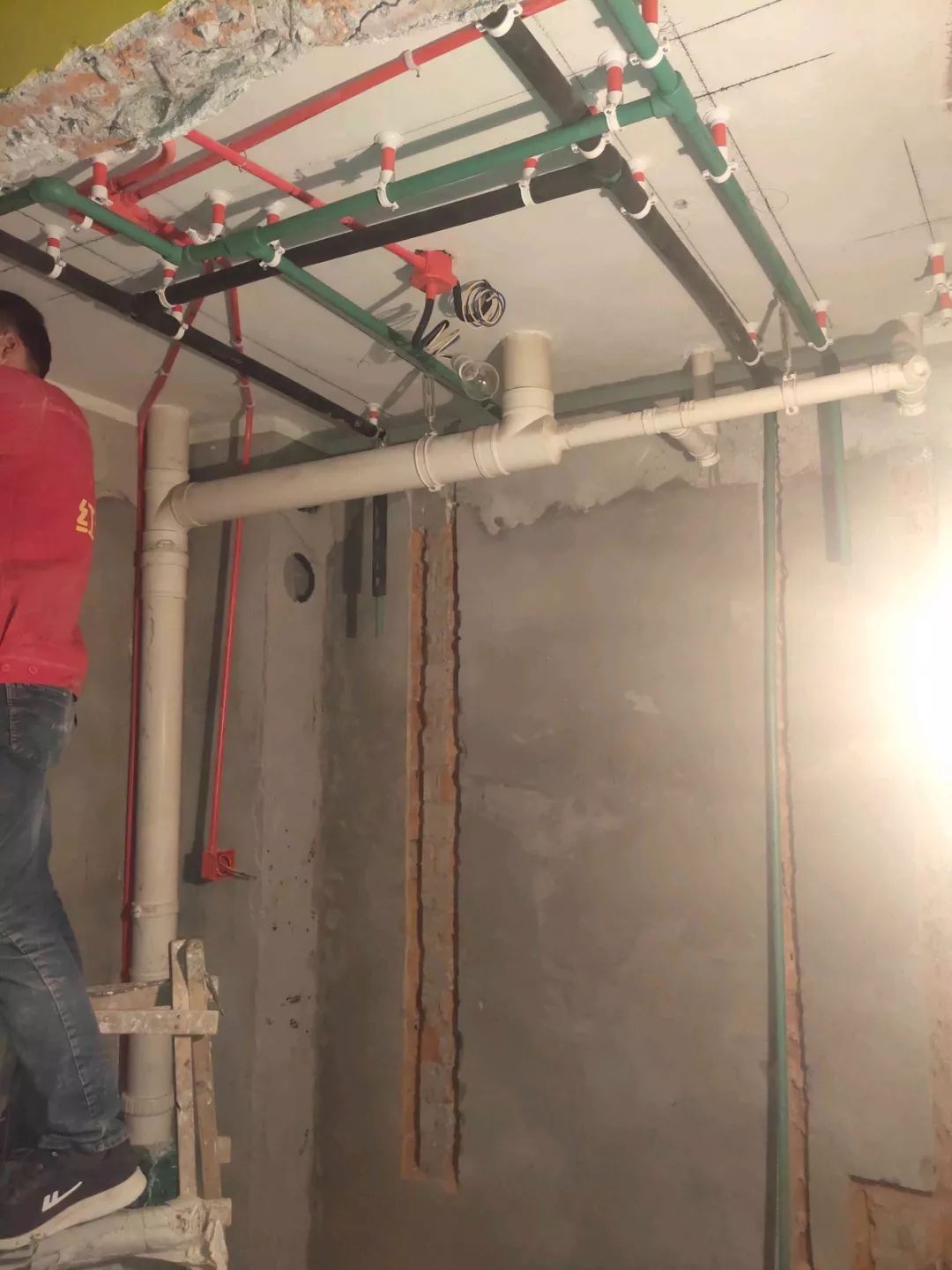 南京龍蟠花苑90㎡現(xiàn)代輕奢--老房升級改造，變身時尚精致家！28水電施工