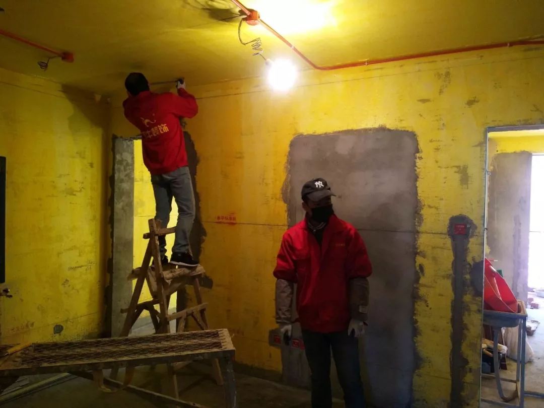 南京龍蟠花苑90㎡現(xiàn)代輕奢--老房升級改造，變身時尚精致家！30瓦木施工