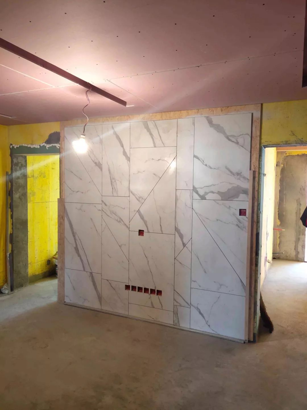 南京龍蟠花苑90㎡現(xiàn)代輕奢--老房升級改造，變身時尚精致家！33瓦木施工