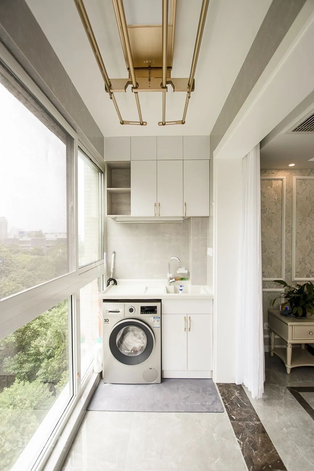 最美畢業(yè)照 ⑥--簡美不一定是深色系，也可以這樣清爽哦！05陽臺