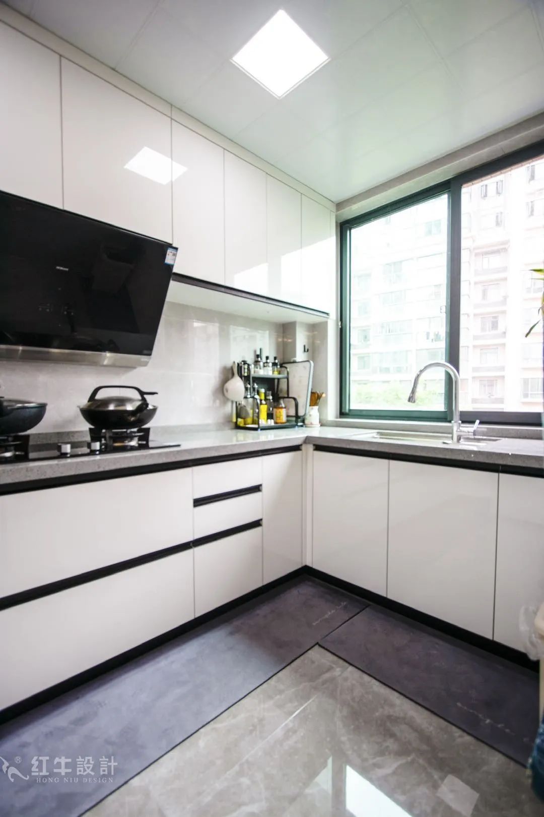 最美畢業(yè)照 ⑥--簡美不一定是深色系，也可以這樣清爽哦！07廚房