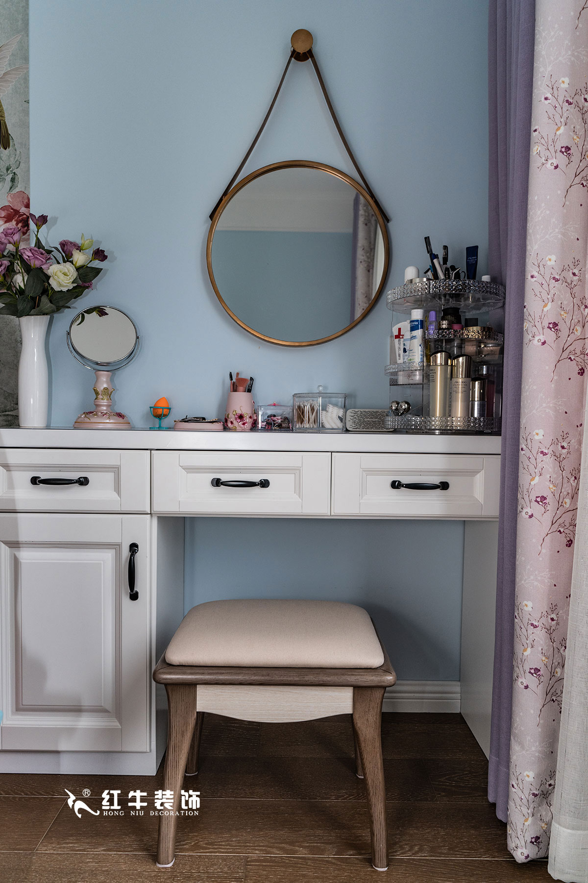 +logo_魏明花_華府國際-117㎡-簡美風格（3室2廳2衛(wèi)，全包16萬）07主臥室梳妝臺_華府-29