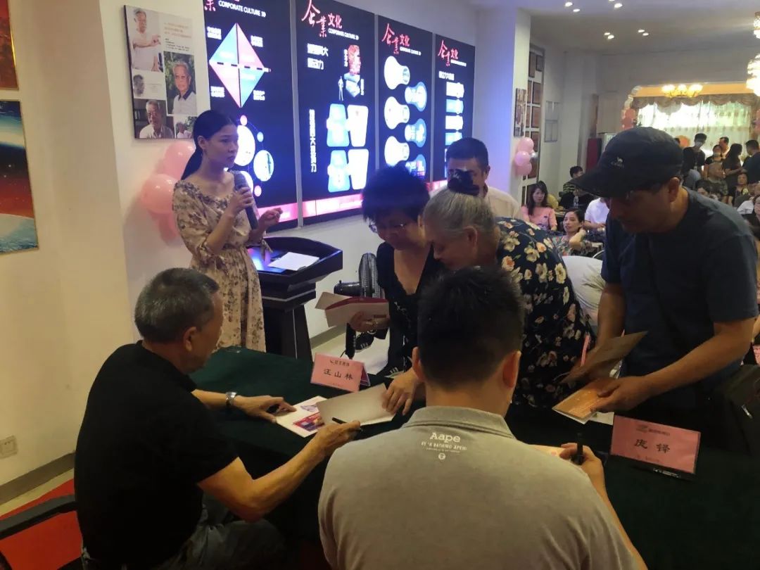 23周年 | 紅牛裝飾店慶“總裁簽售會”圓滿結(jié)束