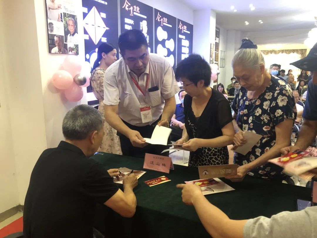 23周年 | 紅牛裝飾店慶“總裁簽售會”圓滿結(jié)束