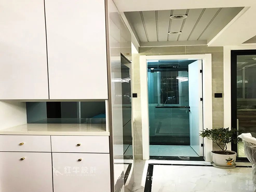 賈庭_景明佳苑75㎡現(xiàn)代簡約--看小戶型如何擠出3間臥室06入戶