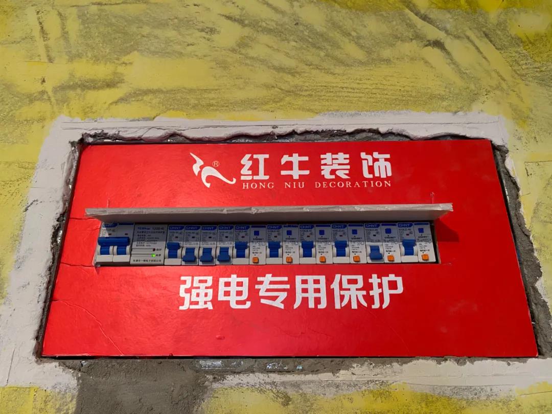 秉承匠心，品質(zhì)監(jiān)督！突擊紅牛水電、瓦工施工現(xiàn)場(chǎng)！