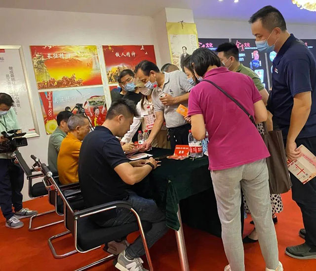 直擊火爆現(xiàn)場！紅牛裝飾24周年慶火熱進行中~