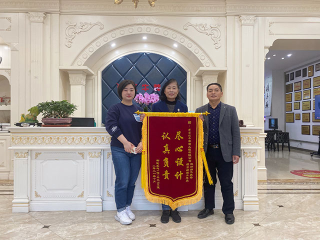 再收錦旗｜一面錦旗+一封超長感謝信，這背后究竟是怎樣的……