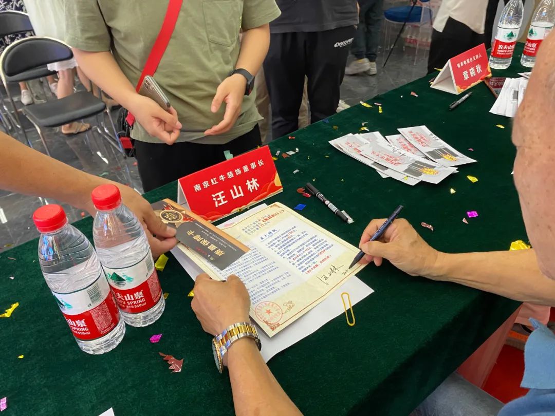 神秘大禮令人震驚！直擊紅牛裝飾25周年慶活動現(xiàn)場，氣氛太火爆！