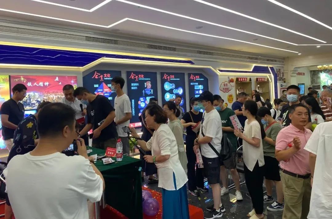 神秘大禮令人震驚！直擊紅牛裝飾25周年慶活動現(xiàn)場，氣氛太火爆！