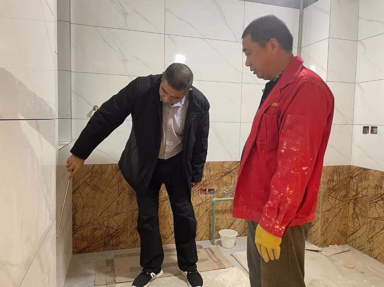 工地巡檢｜突擊地暖驗(yàn)收現(xiàn)場，這個(gè)冬天，讓您家更溫暖、更安全！