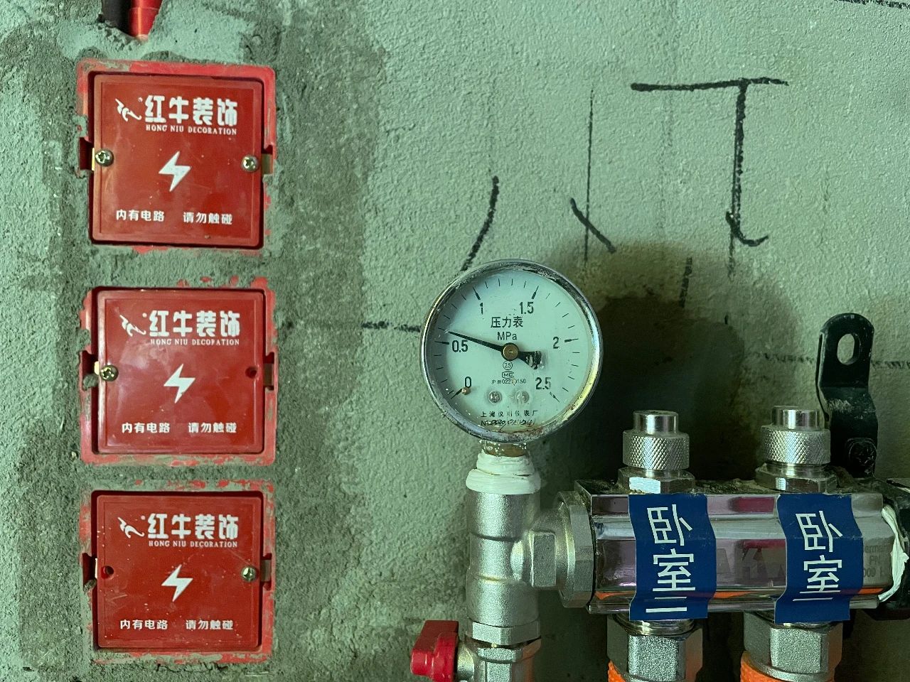 工地巡檢｜突擊地暖驗(yàn)收現(xiàn)場，這個(gè)冬天，讓您家更溫暖、更安全！