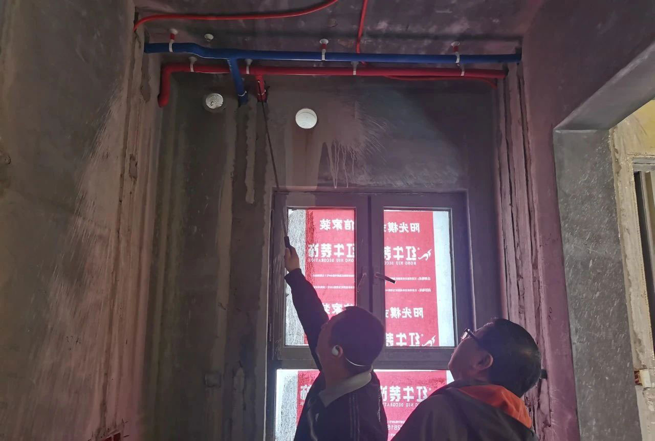 南京紅牛裝飾公司工地巡檢：雙11拼什么？我們在拼質(zhì)量！拼服務(wù)！