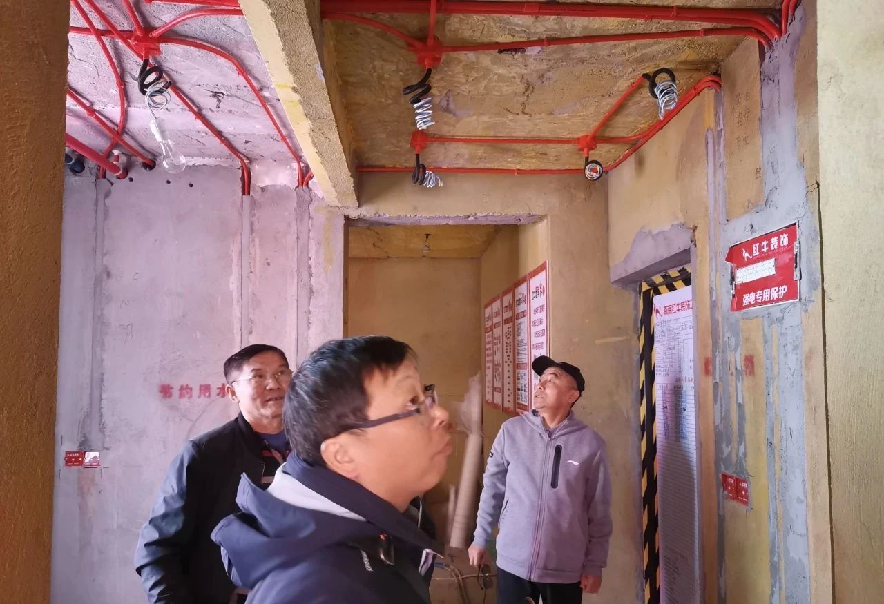 南京紅牛裝飾公司工地巡檢：這水電施工現(xiàn)場，您給打幾分？
