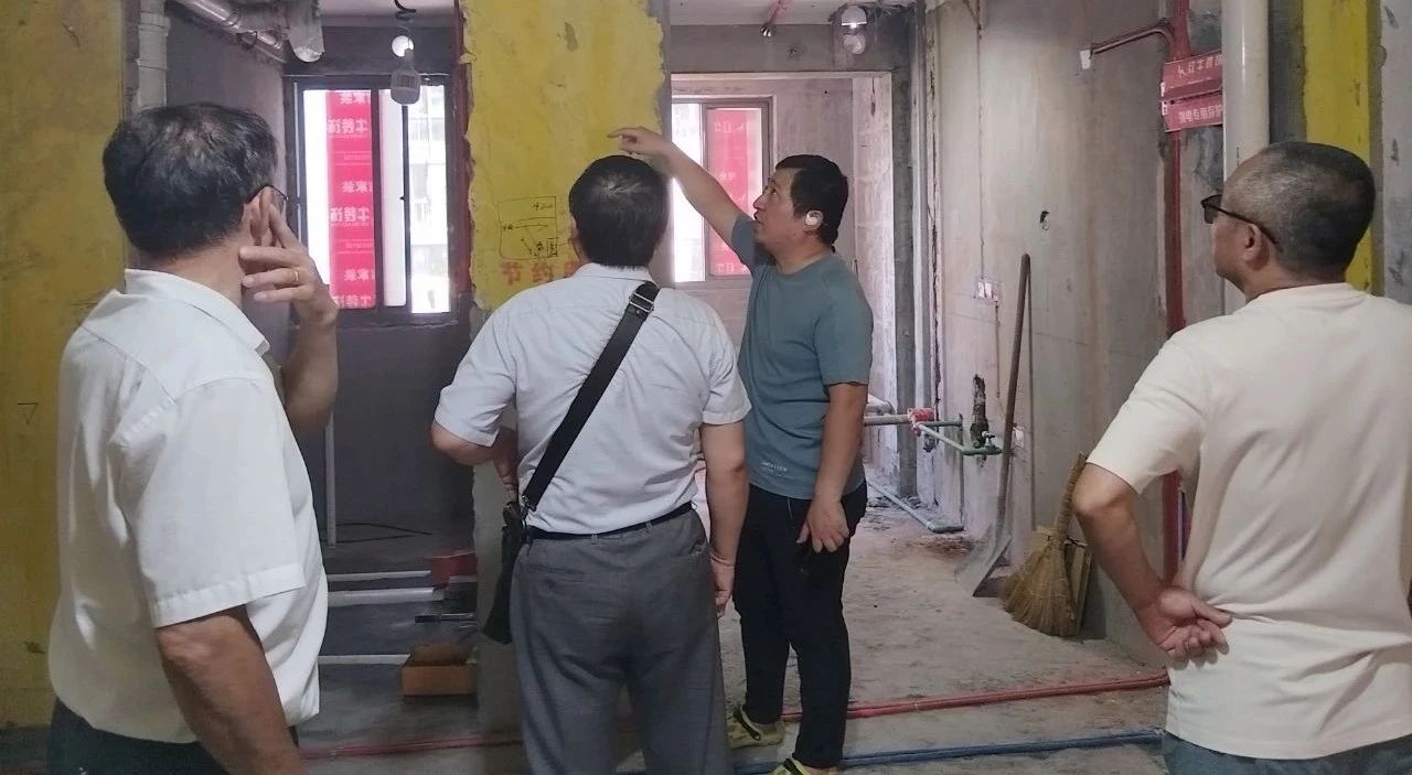 南京紅牛裝飾工地巡檢：風(fēng)雨兼程抓品質(zhì)，履行承諾不停歇！