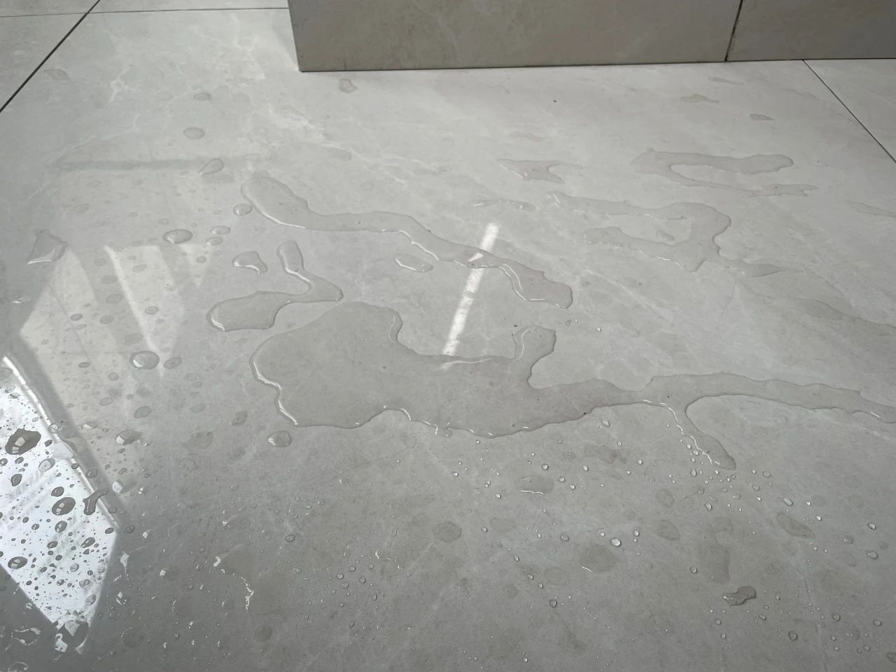 南京紅牛裝飾工地巡檢：風(fēng)雨兼程抓品質(zhì)，履行承諾不停歇！