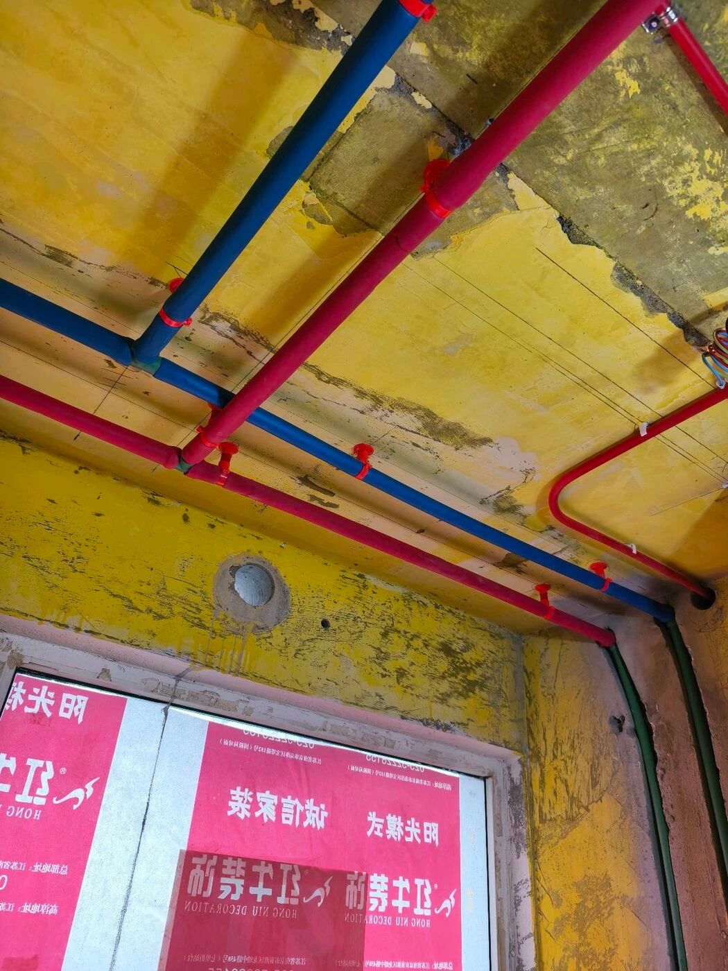 南京紅牛裝飾定期工地巡檢，以專業(yè)和熱情回饋每一份信任！
