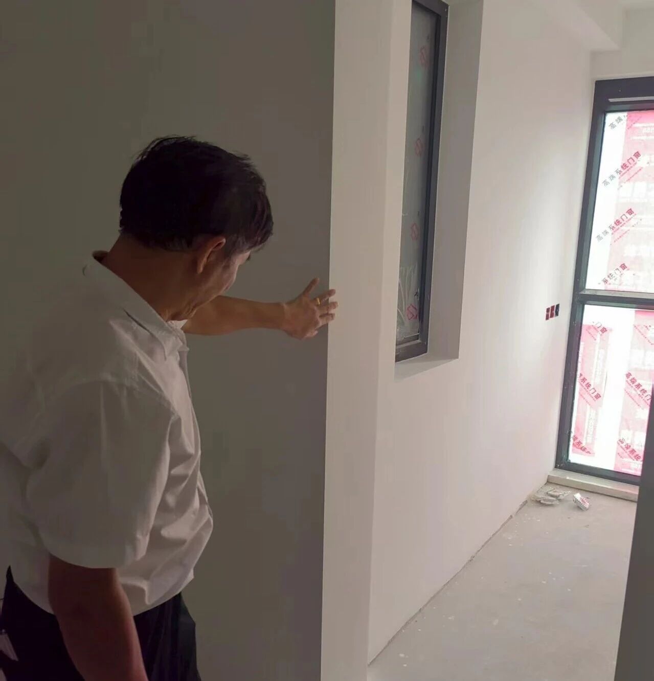 金九銀十裝修季｜南京紅牛裝飾工程總監(jiān)：工地巡檢無小事，嚴(yán)苛落實工藝標(biāo)準(zhǔn)！