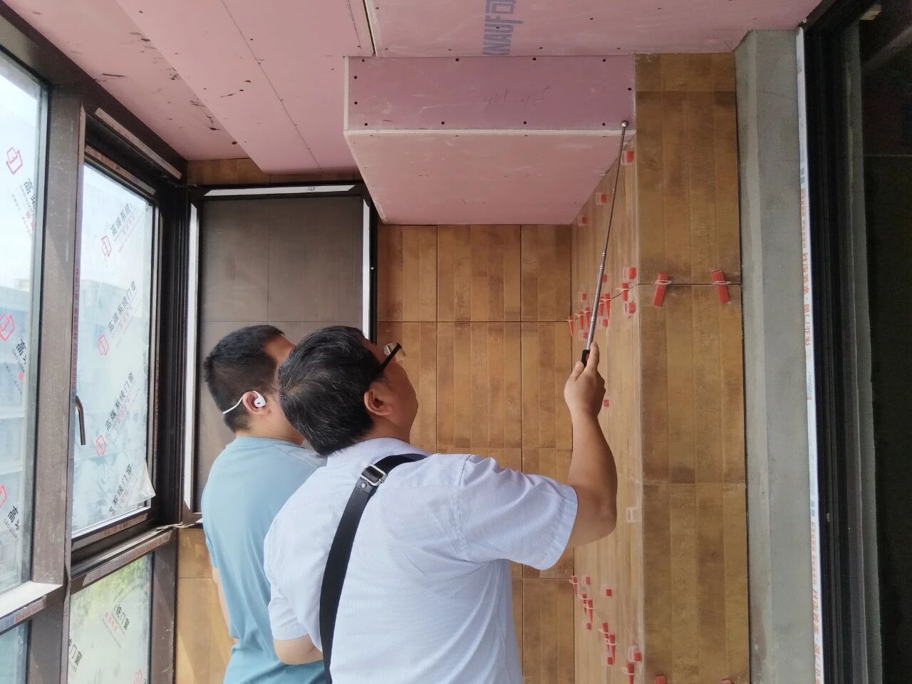 九月秋意漸濃，南京紅牛裝飾工地巡檢步履不停，只為兌現(xiàn)品質(zhì)承諾！