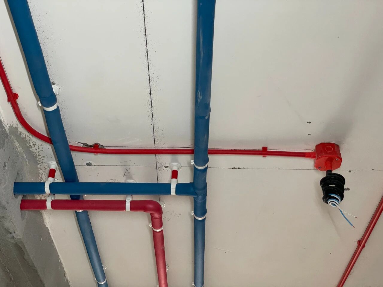 工地巡檢：雙節(jié)同慶，品質(zhì)同行，嚴把每一道工序，用心守護夢想家！