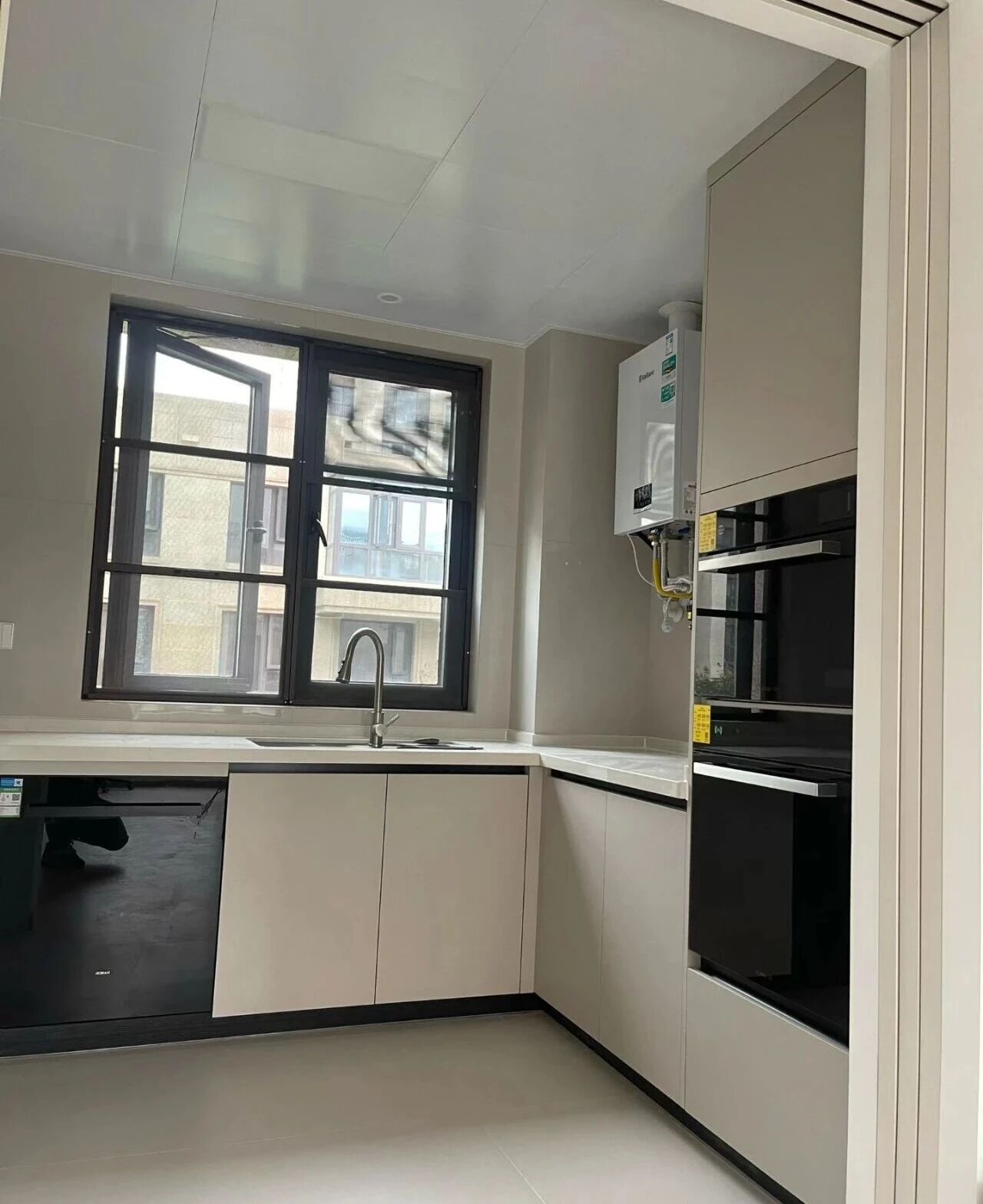 工地巡檢：雙節(jié)同慶，品質(zhì)同行，嚴把每一道工序，用心守護夢想家！