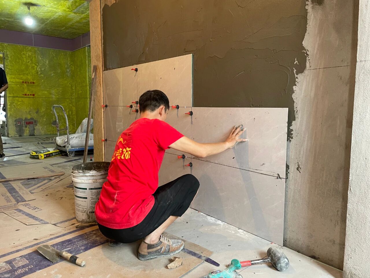 工地巡檢：雙節(jié)同慶，品質(zhì)同行，嚴把每一道工序，用心守護夢想家！