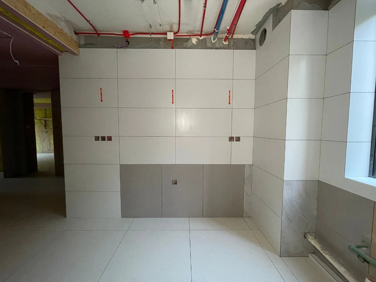 南京裝修公司紅牛裝飾工地突擊巡檢：一厘一毫堅(jiān)守品質(zhì)，一心一意守護(hù)新家！