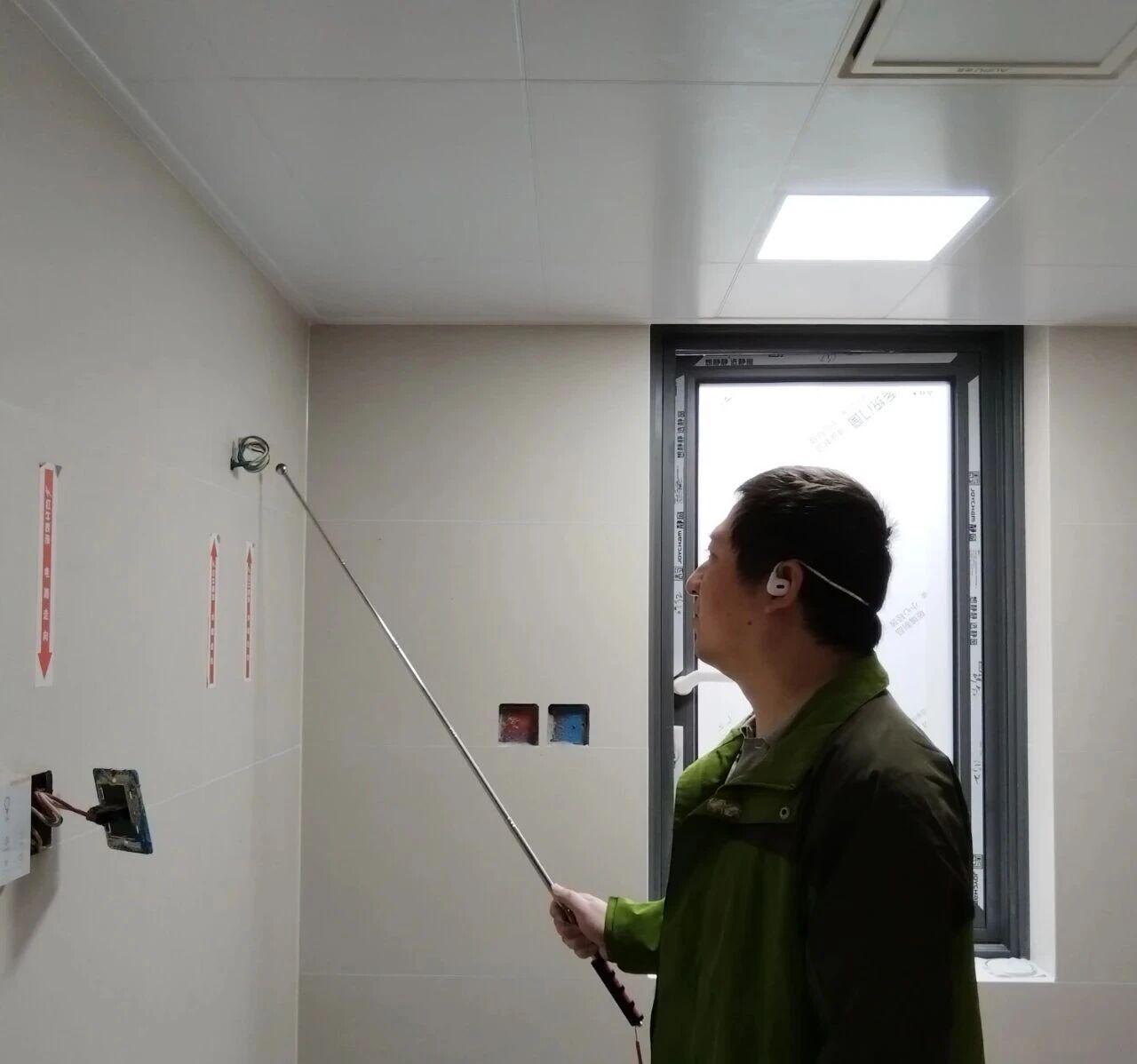 南京裝修公司紅牛裝飾工地突擊巡檢：一厘一毫堅(jiān)守品質(zhì)，一心一意守護(hù)新家！