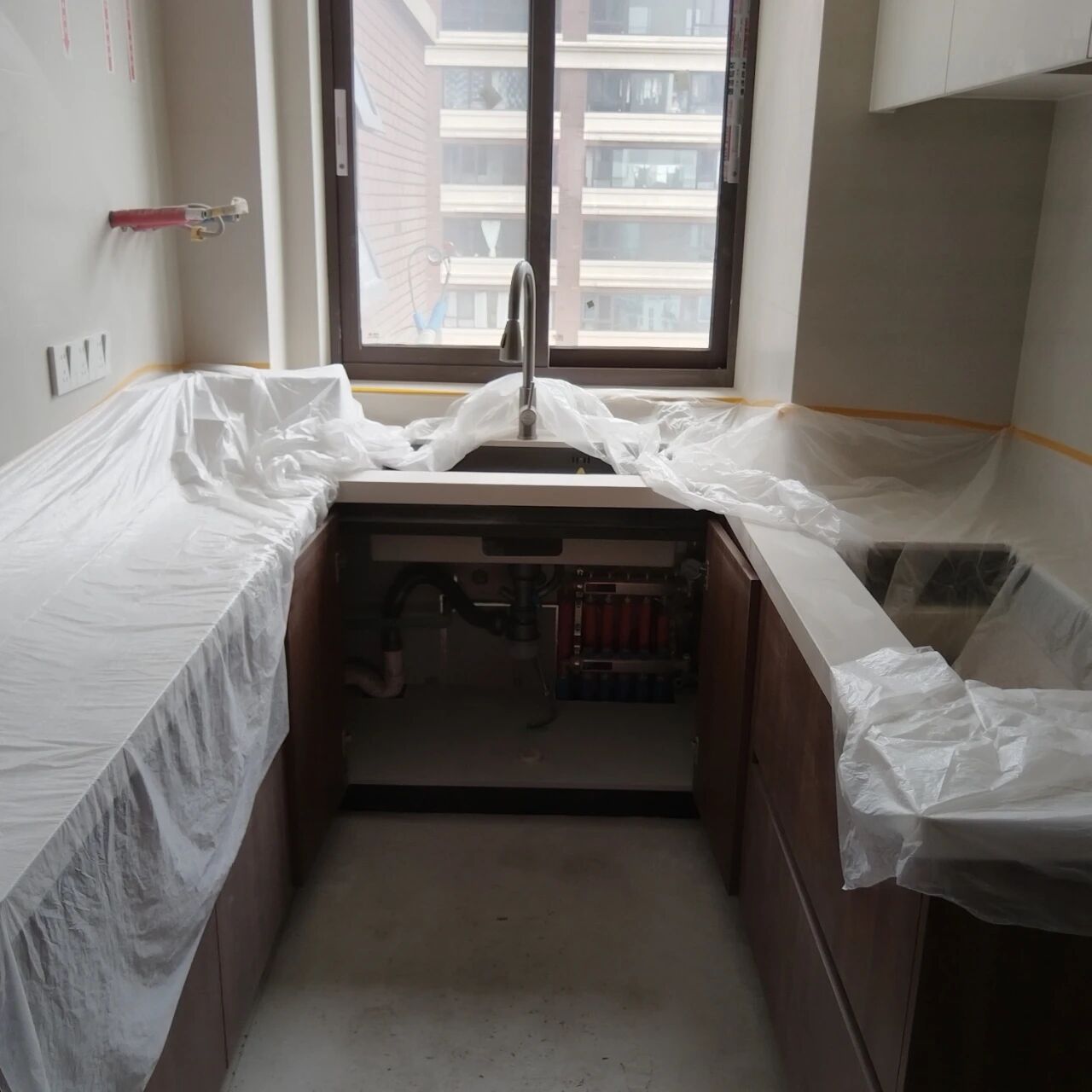 南京裝修公司紅牛裝飾工地突擊巡檢：一厘一毫堅(jiān)守品質(zhì)，一心一意守護(hù)新家！